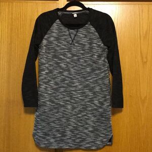 Merona black/white/gray baseball-style knit top, S
